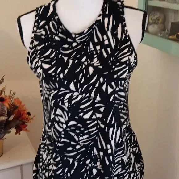 Old Navy Maternity Fitted Dress 💐HOST PICK💐💕 - Picture 2 of 11